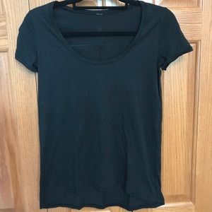 Black lululemon scoop neck tee size 6